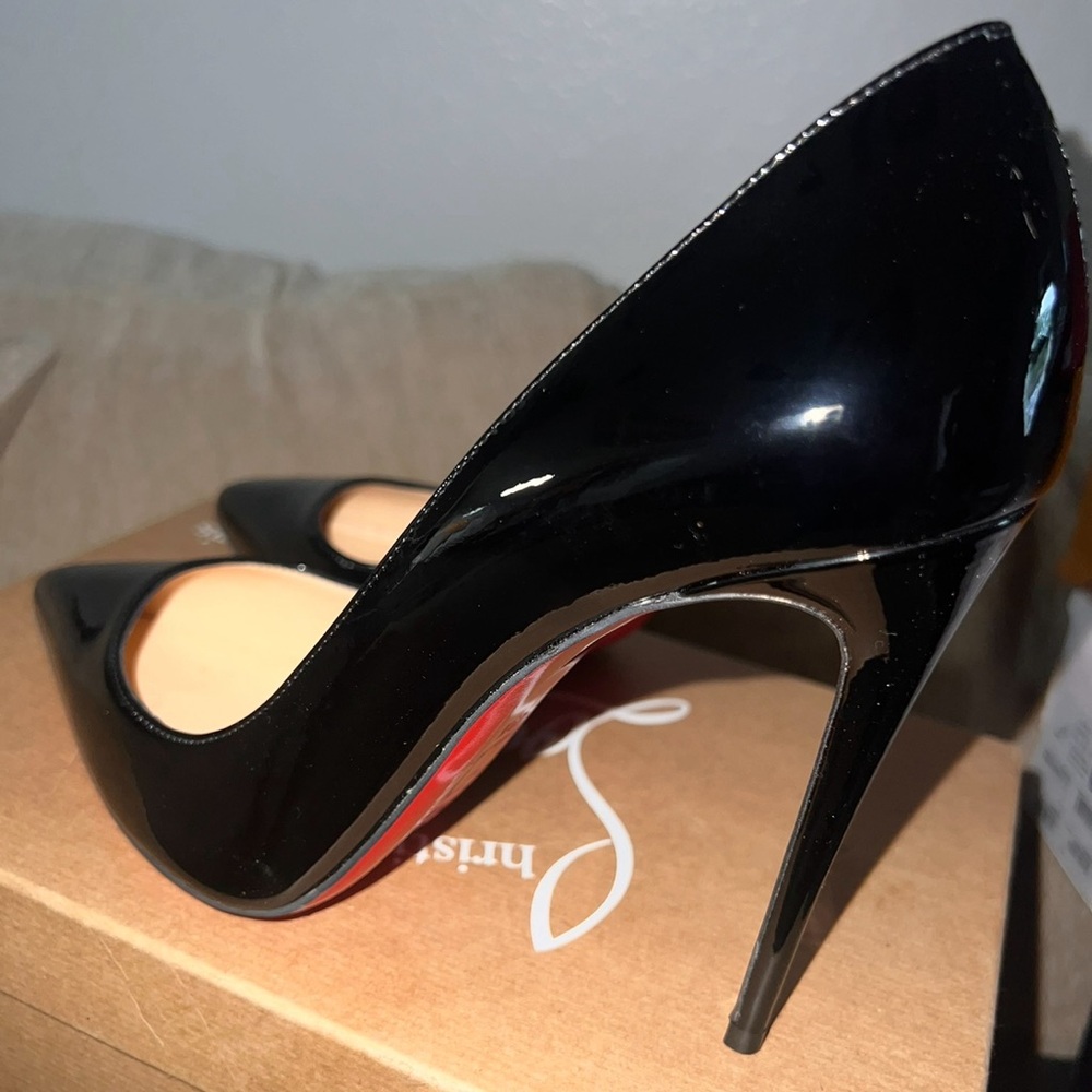 PRELOVED Original Christian Louboutin patented black leather shoes.